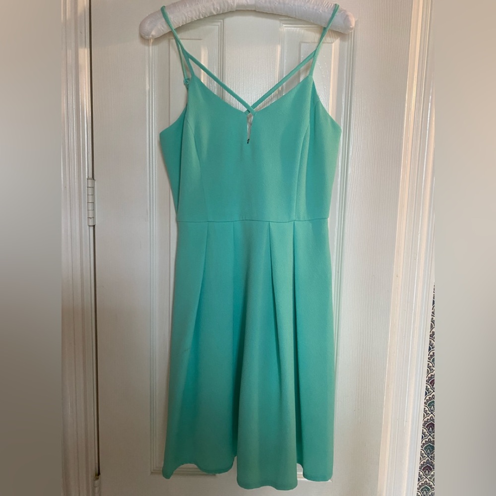 LOVELY CLASSY GREEN DRESS;CUTOUT CHIC details;Fully lined;Fit & Flare;Like New